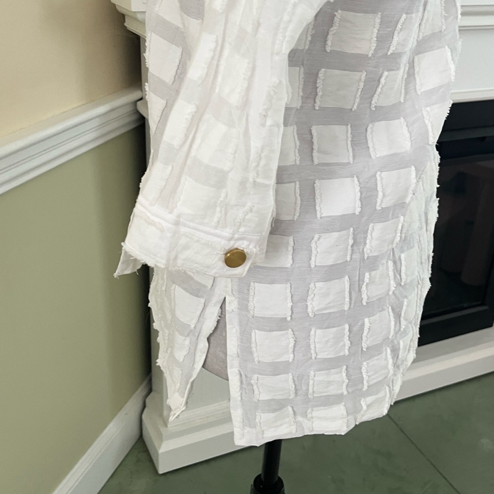 CHICOS White Grid-Texture Geometric Button-Down S… - image 4
